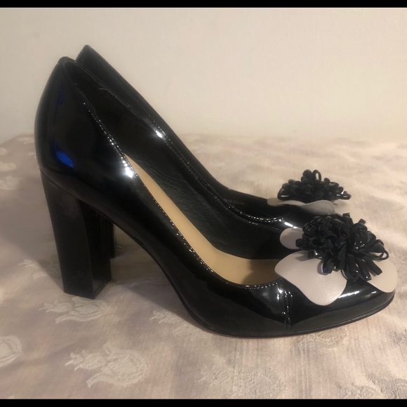 Kate Spade New York Zaria Black Patent Leather Flower Pumps Size 6.5 - Picture 2 of 9